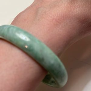 Br26. Beautiful Jade like bracelet.